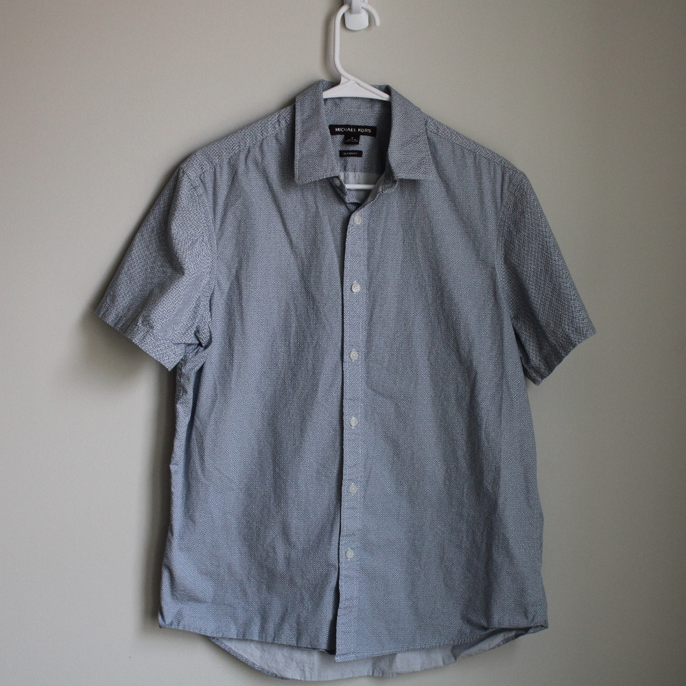 Michael Kors classic fit short sleeve button down shirt, size M, blue and white